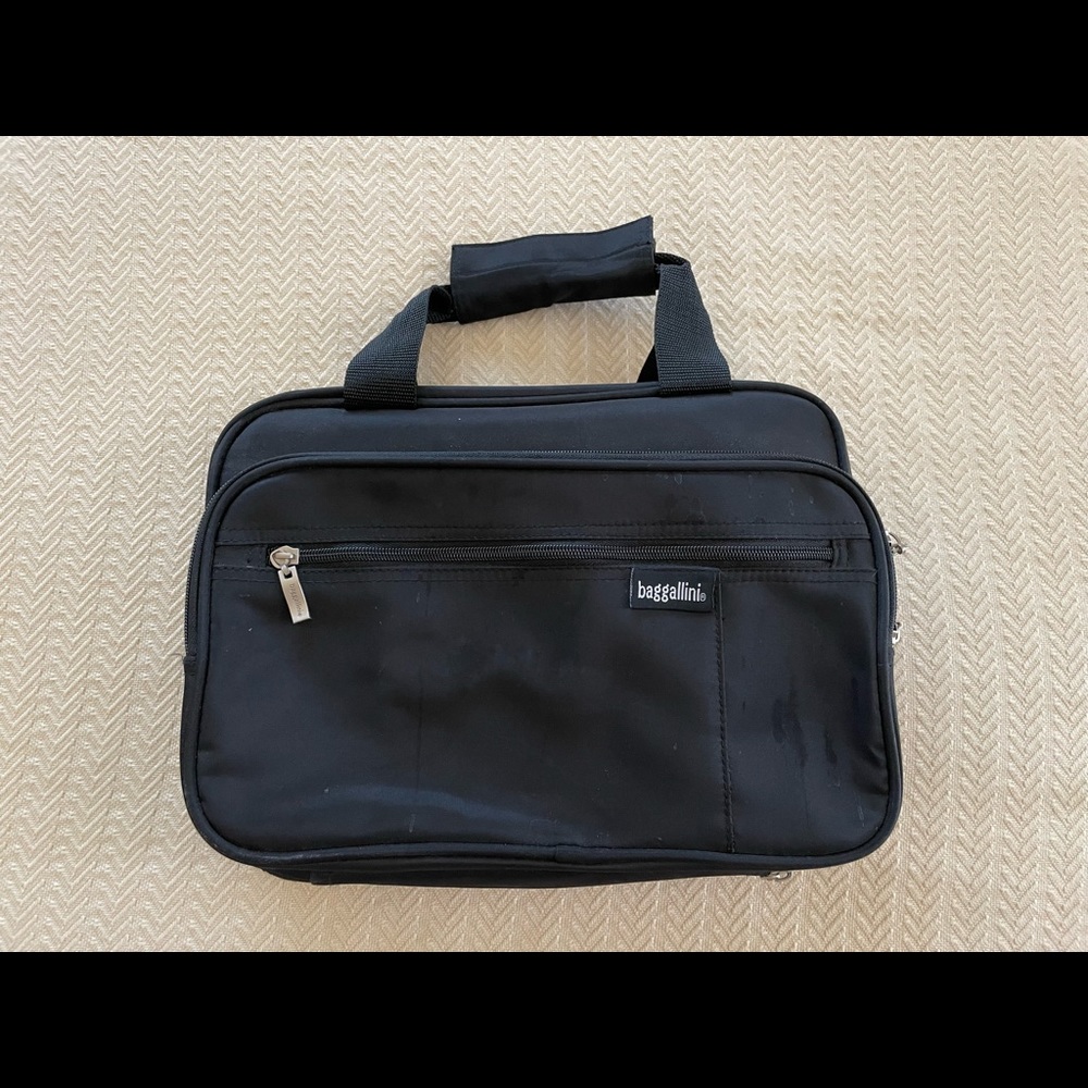 Baggallini bathroom travel toiletry bag